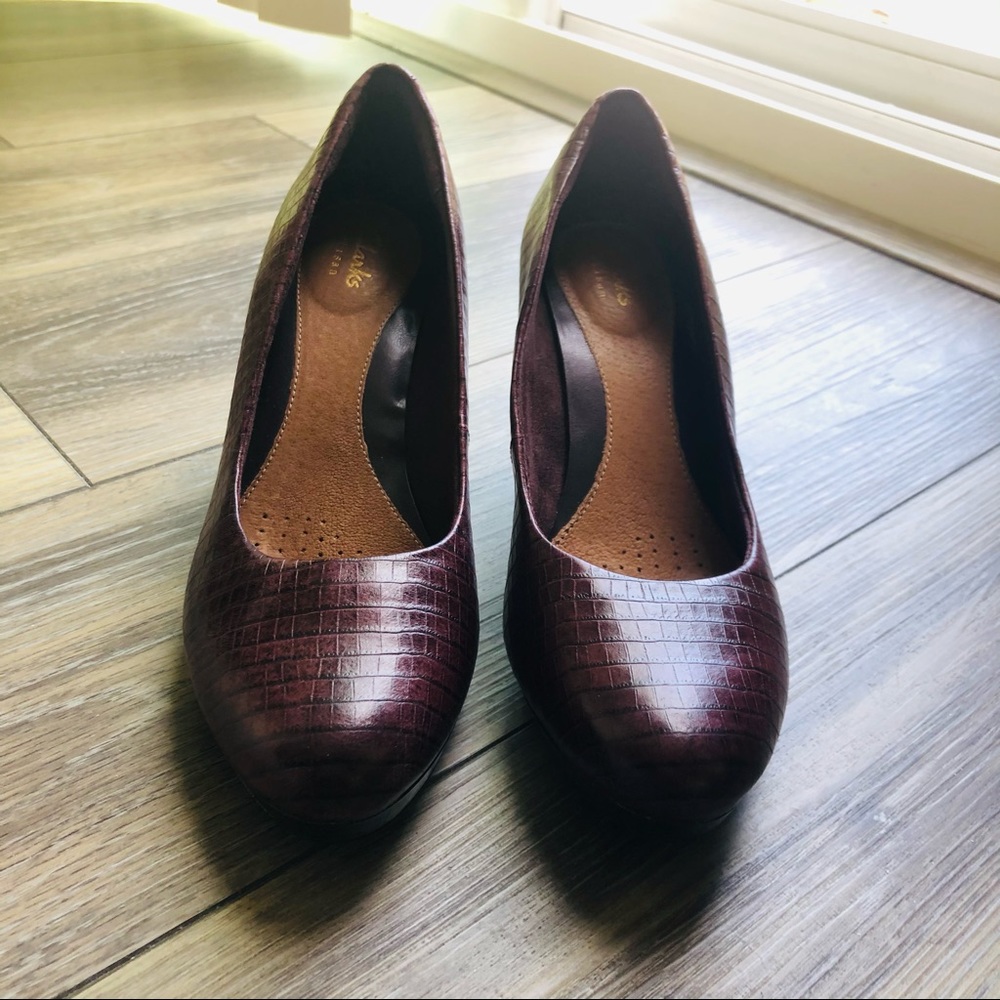 Clarks Adriel Viola Burgundy Croc Leather